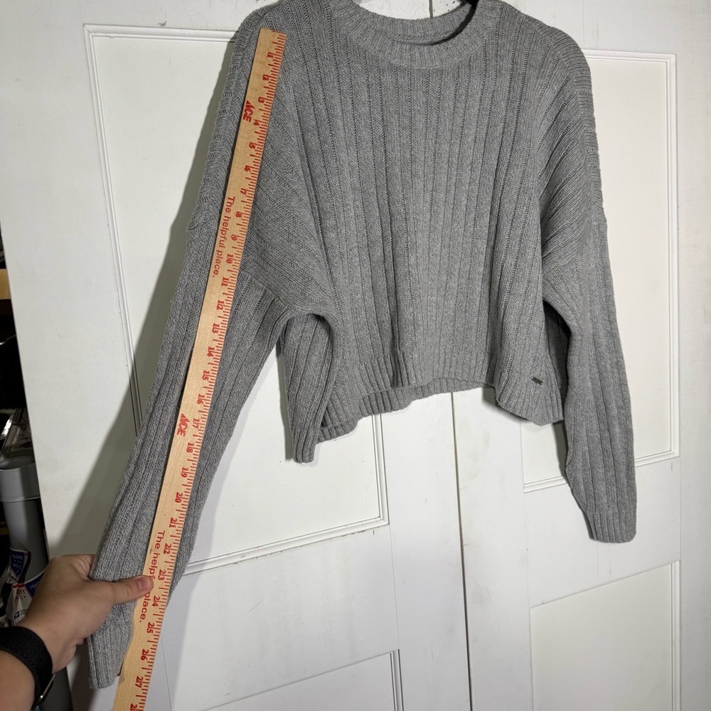 Hollister Soft Knit Crop Crewneck Sweater Gray Size XS Knit Cropped Classic - Picture 9 of 9